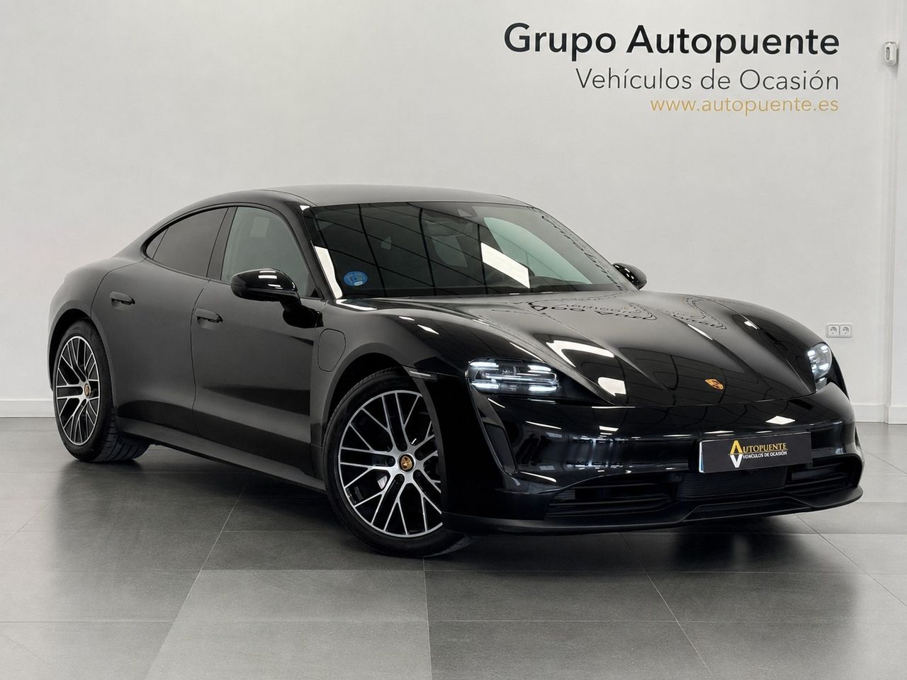 Porsche Taycan TAYCAN miniatura 2