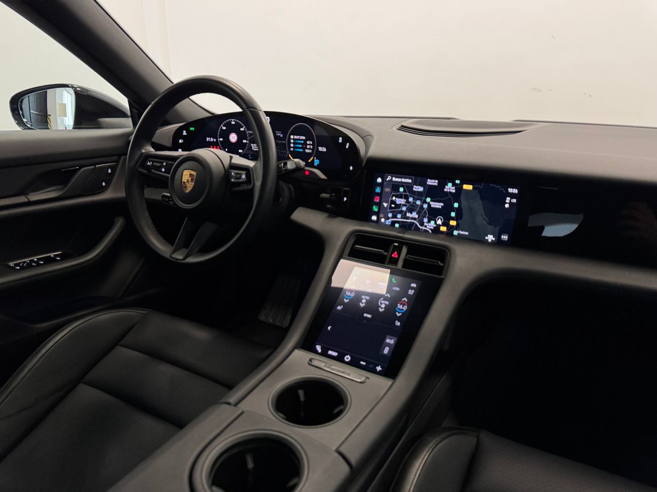 Porsche Taycan TAYCAN miniatura 12