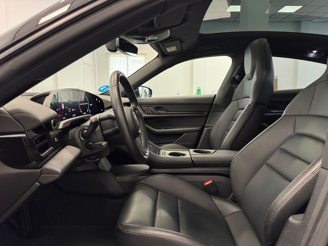Porsche Taycan TAYCAN miniatura 15