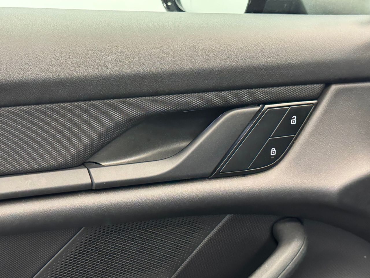 Porsche Taycan TAYCAN miniatura 17