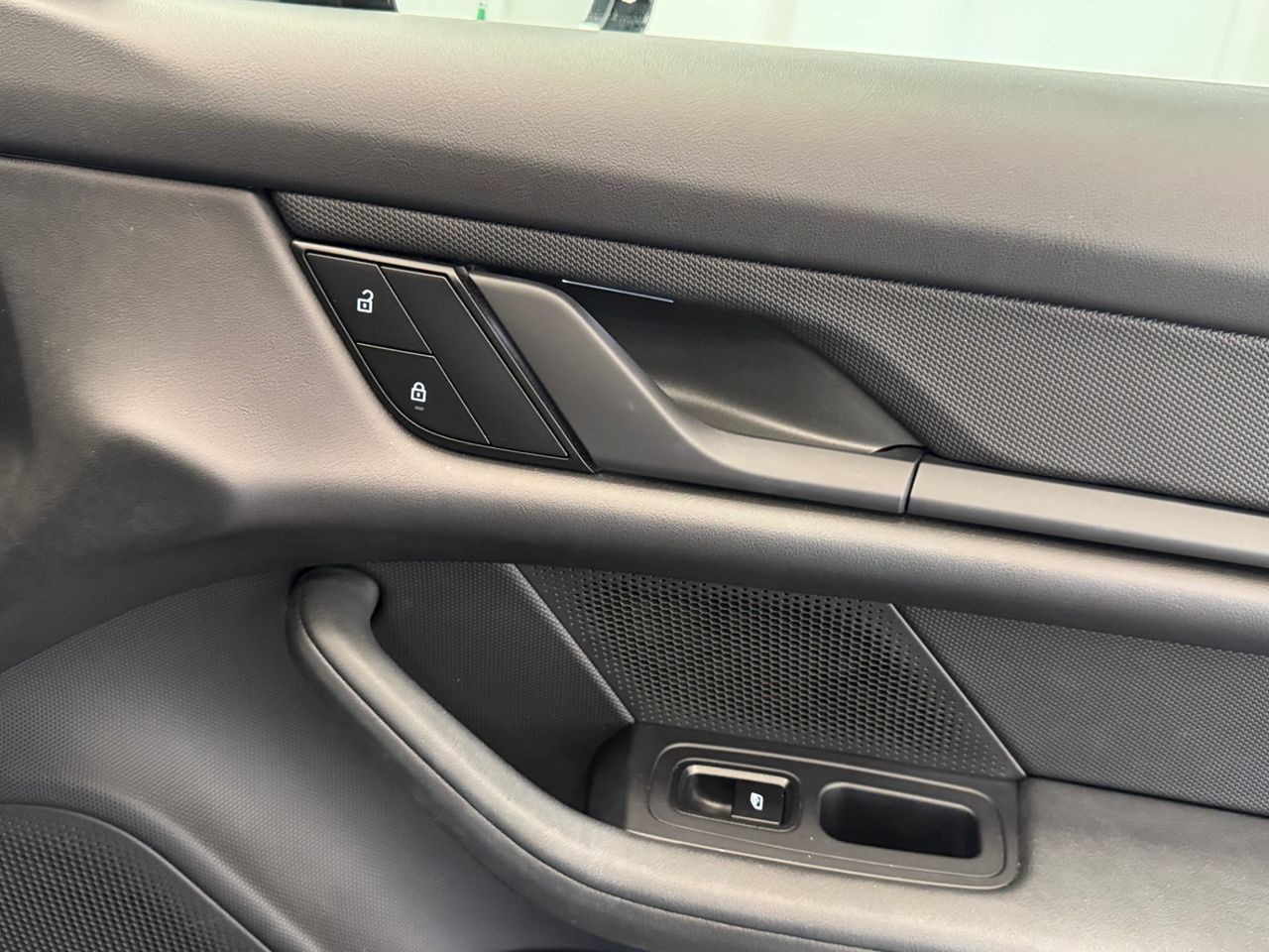 Porsche Taycan TAYCAN miniatura 31