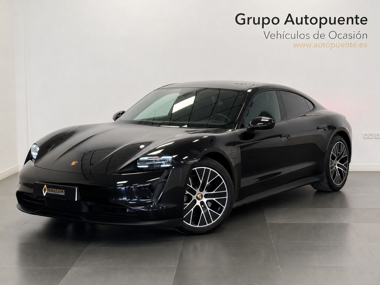 Porsche Taycan TAYCAN miniatura 7