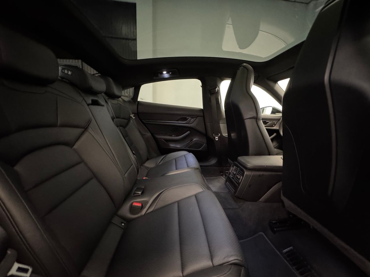 Porsche Taycan TAYCAN foto 44