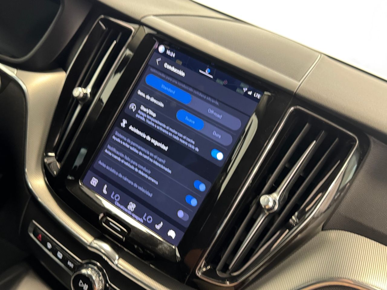 Volvo XC60 Plus Bright Auto miniatura 31