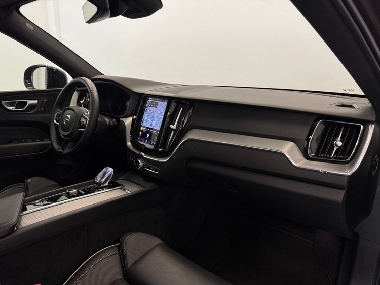 Volvo XC60 B4 D PLUS DARK AUTO foto 16