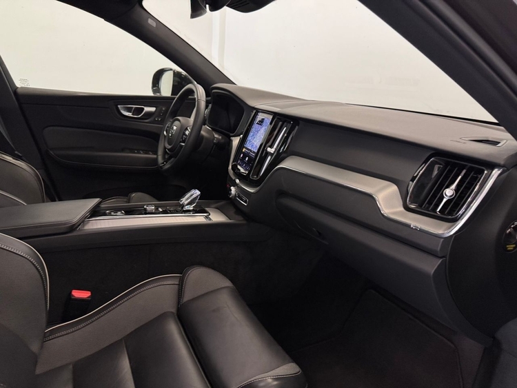 Volvo XC60 B4 D PLUS DARK AUTO foto 17