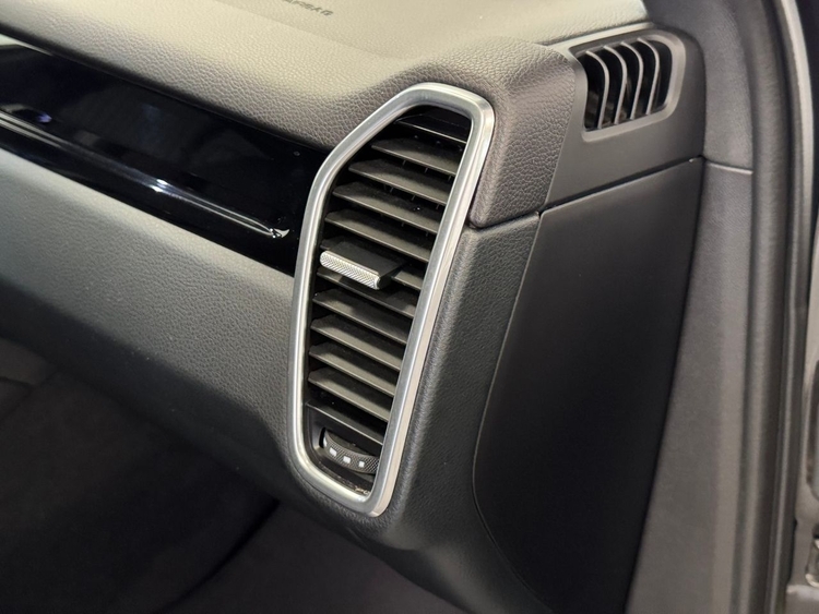 Porsche Cayenne E-HYBRID foto 30