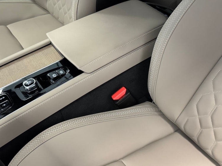 Volvo XC90 T8 AWD PLUS DARK RECHARGE AUTO foto 24