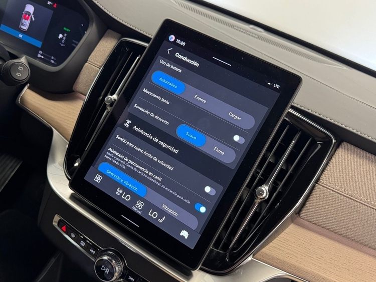 Volvo XC90 T8 AWD PLUS DARK RECHARGE AUTO foto 33