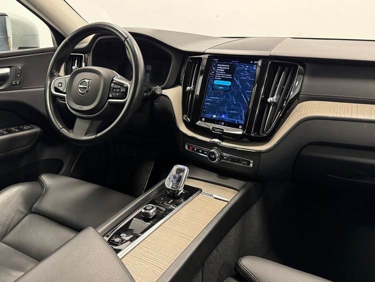 Volvo XC60 B4 D INSCRIPTION AUTO foto 12