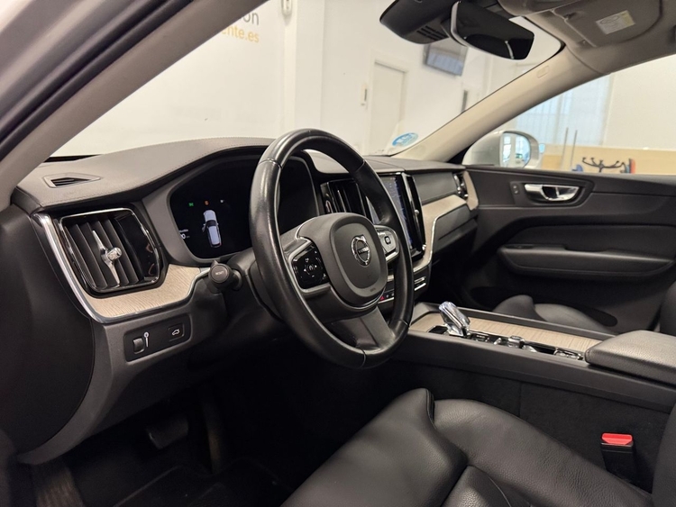 Volvo XC60 B4 D INSCRIPTION AUTO foto 14