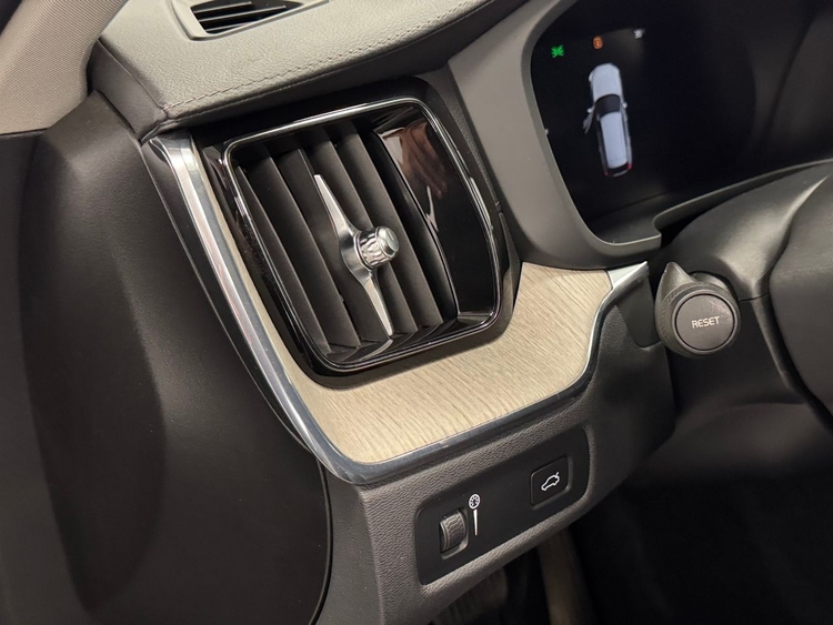 Volvo XC60 B4 D INSCRIPTION AUTO foto 18