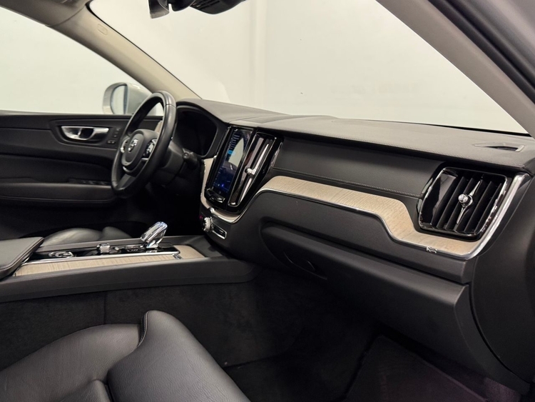 Volvo XC60 B4 D INSCRIPTION AUTO foto 27