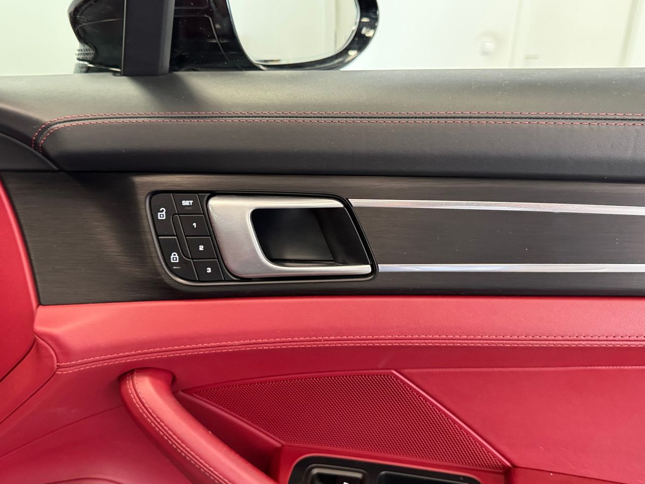Porsche Panamera 4 E-HYBRID PLATINUM EDITION  foto 30
