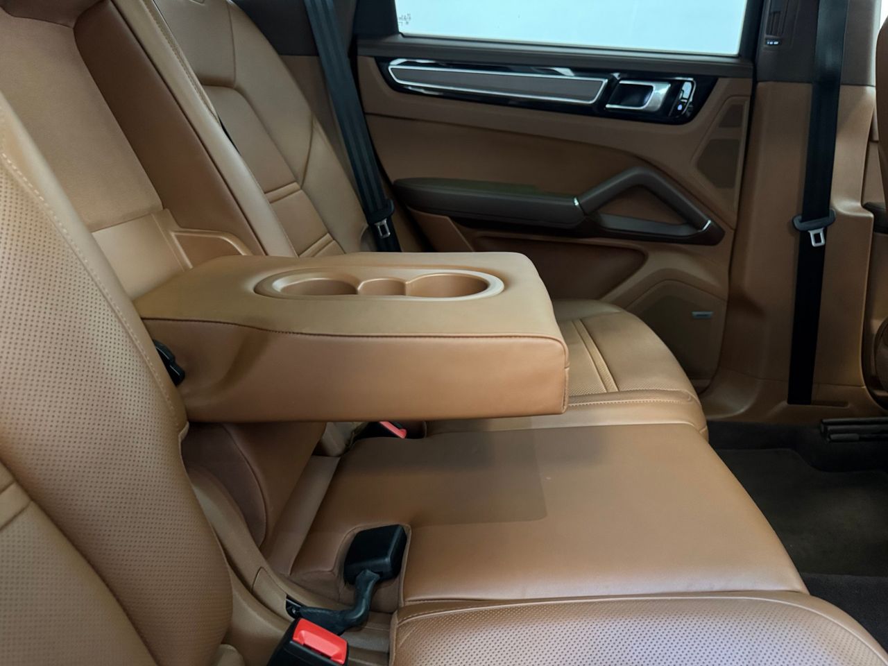 Porsche Cayenne E-HYBRID  miniatura 40