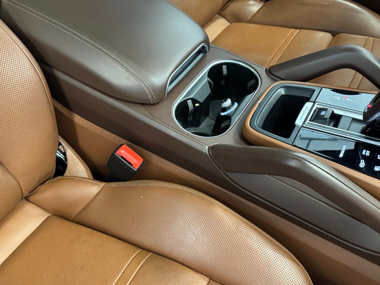 Porsche Cayenne E-HYBRID  foto 38