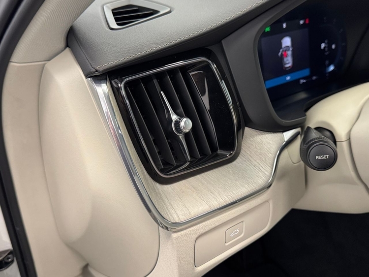 Volvo XC60 2.0 B4D ULTIMATE DARK AUTO foto 18