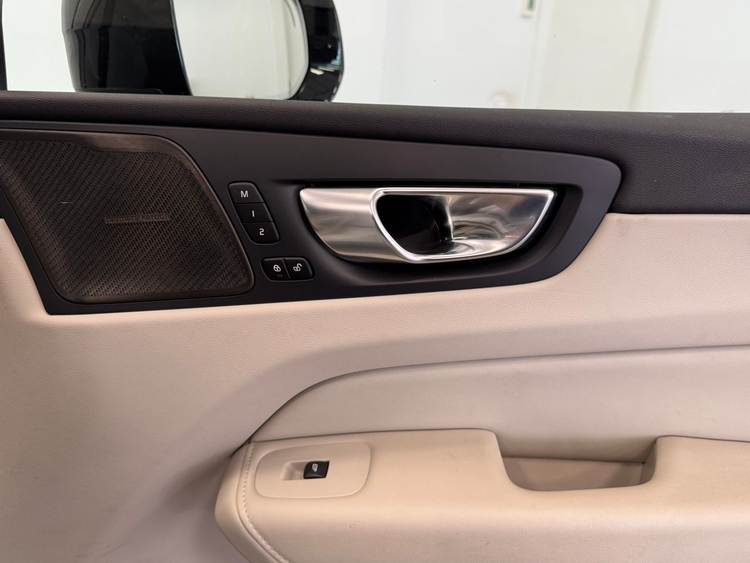 Volvo XC60 2.0 B4D ULTIMATE DARK AUTO foto 30