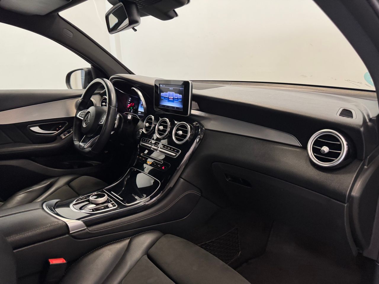 Mercedes GLC Coupé AMG miniatura 27