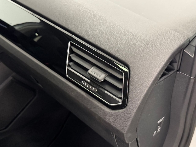 Volkswagen Touran SPORT TDI DSG foto 23