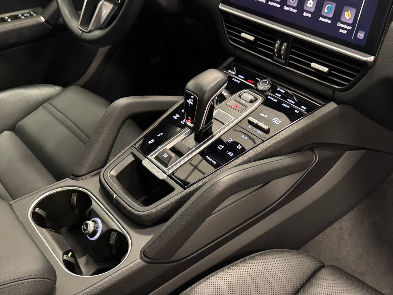 Porsche Cayenne CAYENNE COUPE E-HYBRID  foto 40