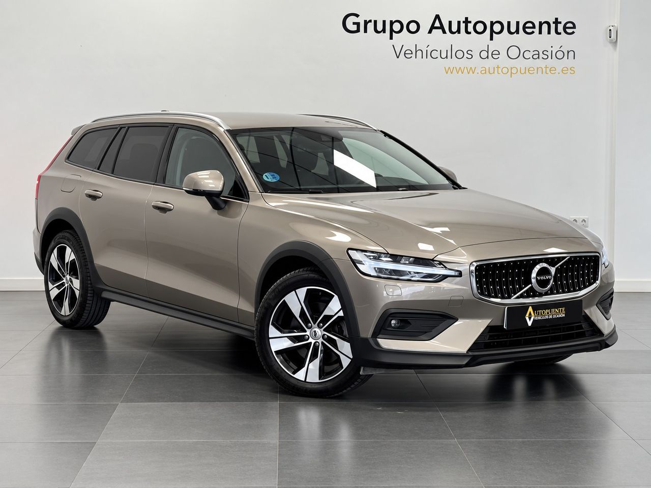 Volvo V60 Cross Country  2.0 B4 D PRO AUTO miniatura 2
