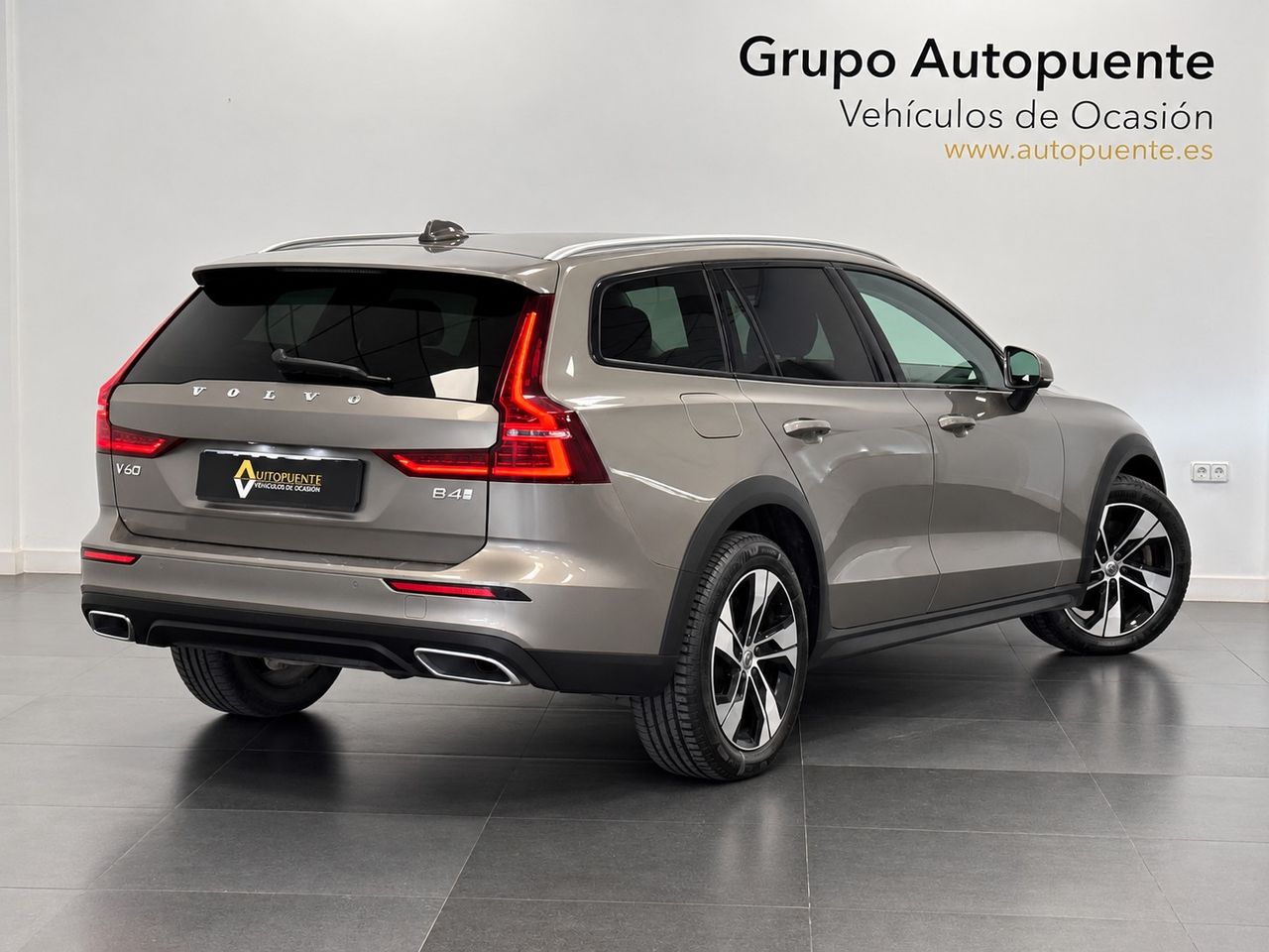 Volvo V60 Cross Country  2.0 B4 D PRO AUTO miniatura 4