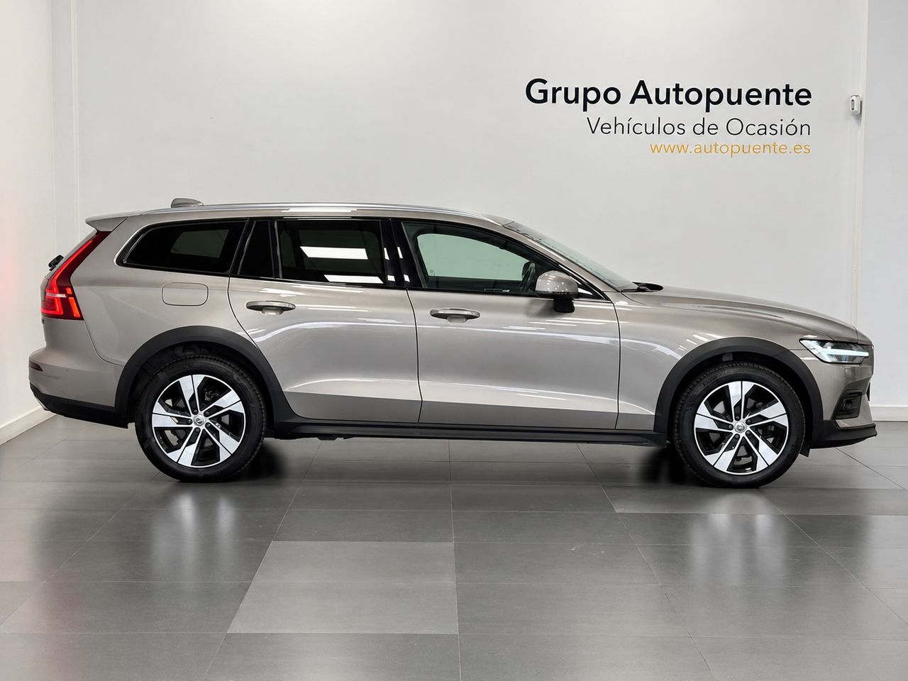 Volvo V60 Cross Country  2.0 B4 D PRO AUTO foto 3