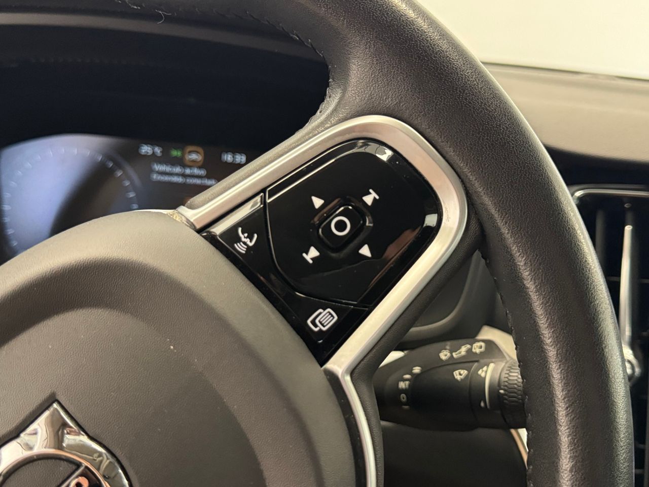 Volvo V60 Cross Country  2.0 B4 D PRO AUTO foto 23