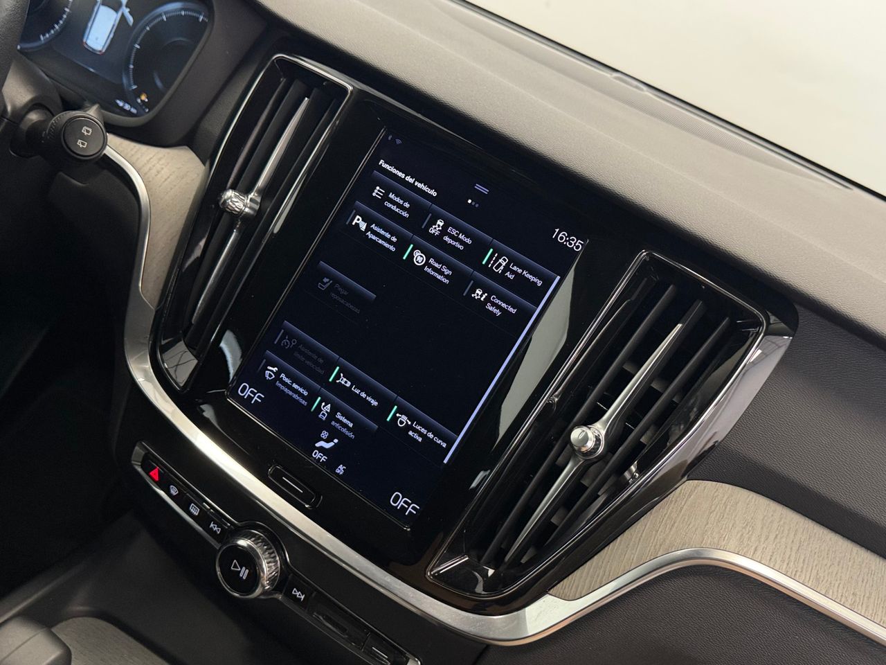 Volvo V60 Cross Country  2.0 B4 D PRO AUTO foto 30