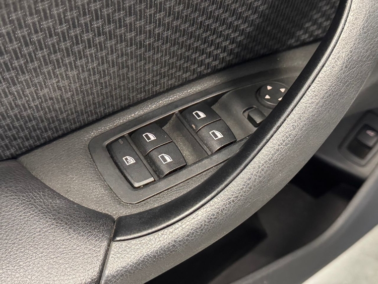 BMW X1 SDRIVE 18D foto 16