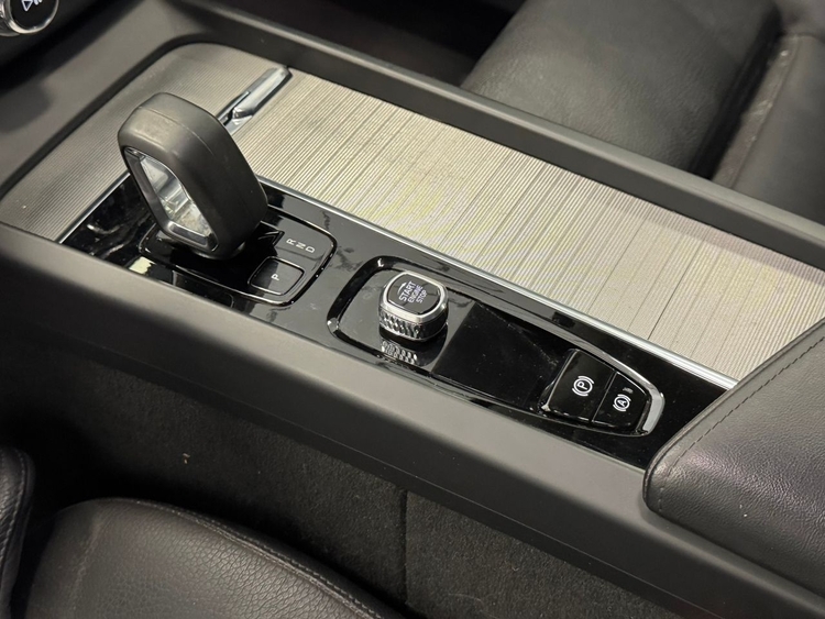 Volvo XC60 B4 D PLUS DARK AUTO foto 18