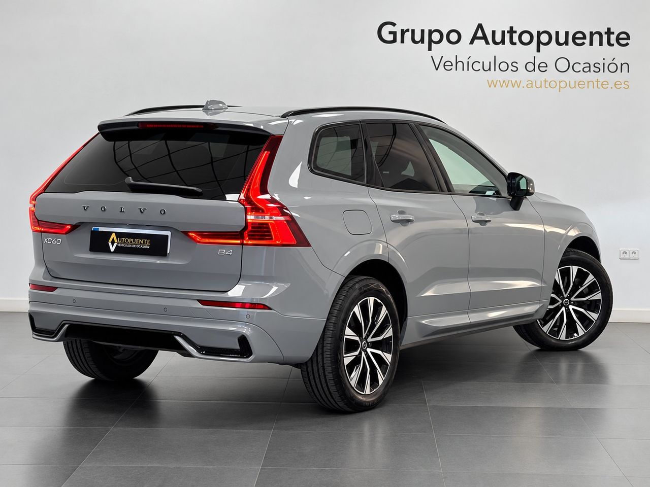 Volvo XC60 B4 D PLUS DARK AUTO miniatura 4