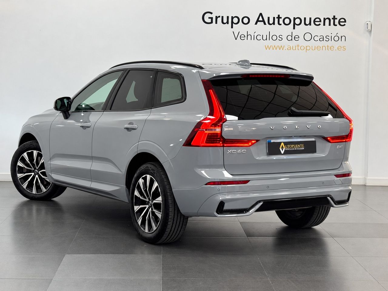 Volvo XC60 B4 D PLUS DARK AUTO miniatura 5