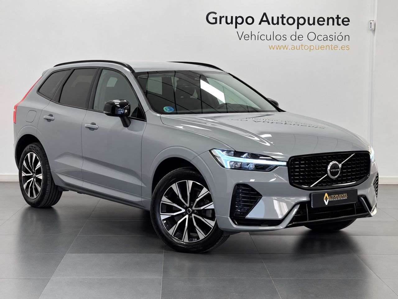 Volvo XC60 B4 D PLUS DARK AUTO foto 2