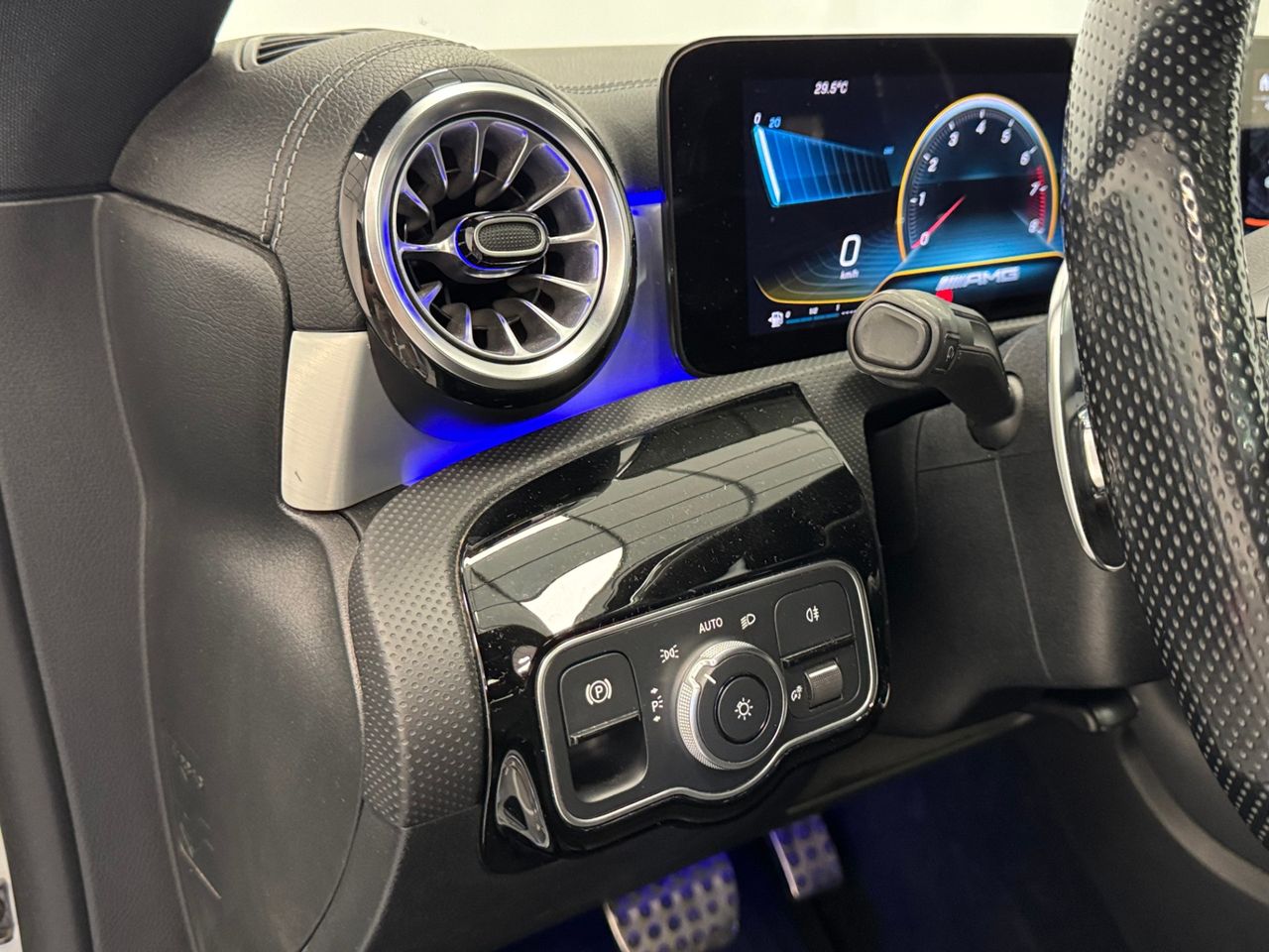 Mercedes CLA 35 AMG miniatura 17