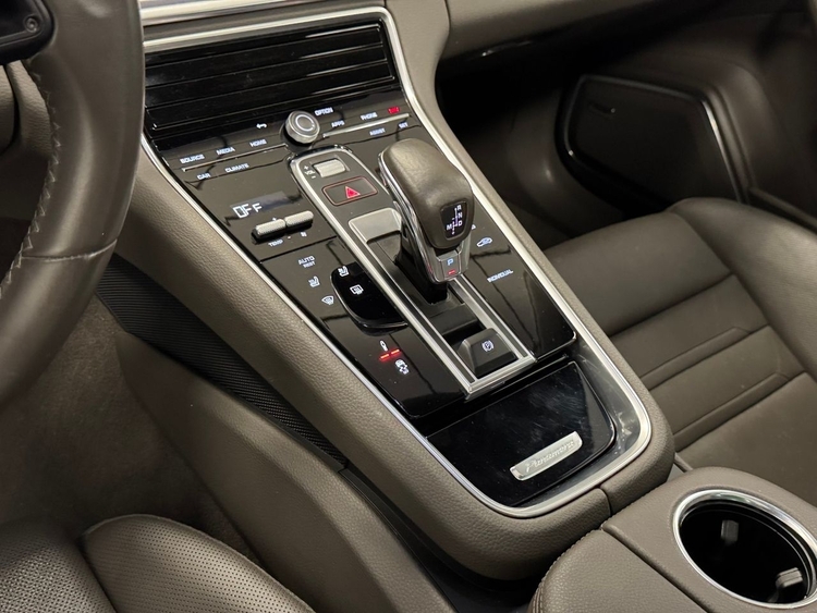 Porsche Panamera 4 E-HYBRID PLATINUM EDITION foto 25