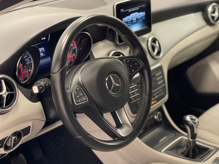Mercedes GLA Urban foto 18