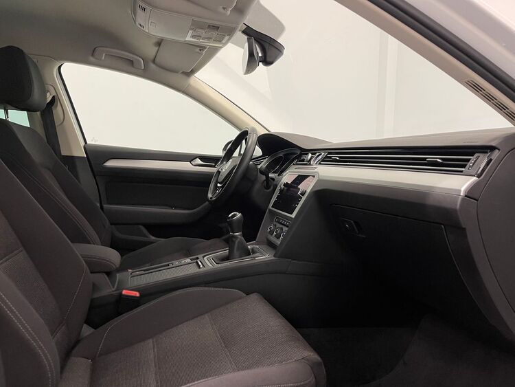 Volkswagen Passat Advance foto 12