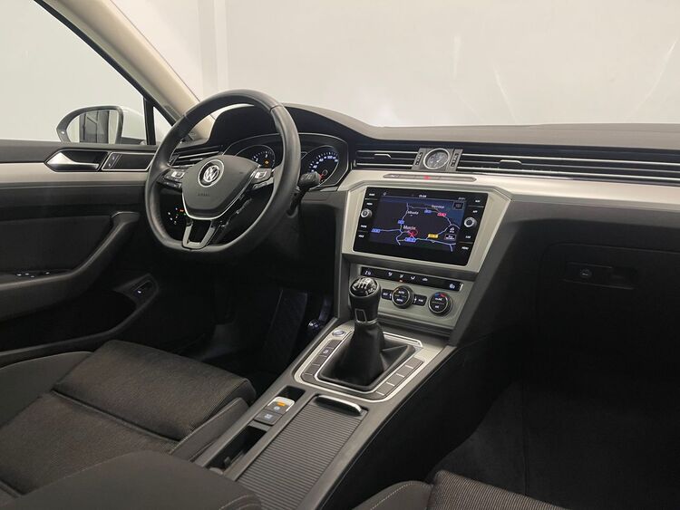 Volkswagen Passat Advance foto 14