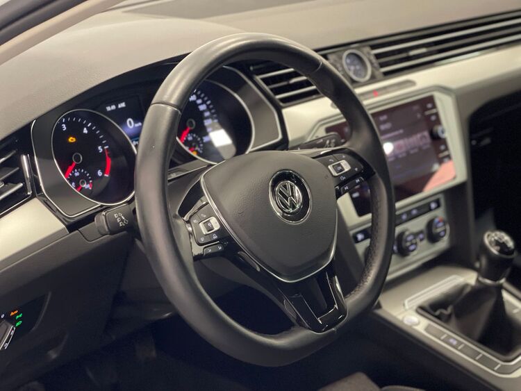 Volkswagen Passat Advance foto 21