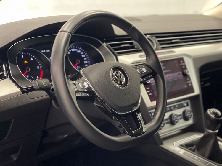 Volkswagen Passat Advance foto 22