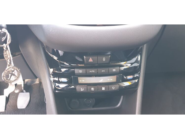 Peugeot 208 Style foto 12