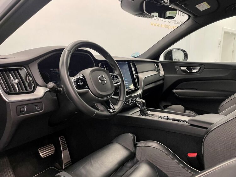 Volvo XC-60 R DESING foto 17