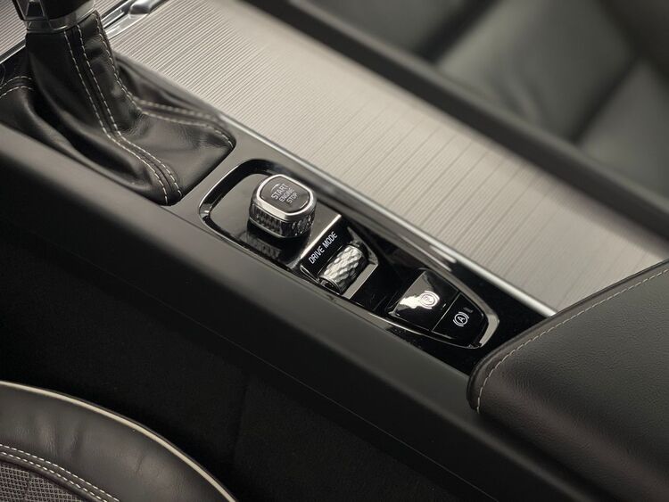 Volvo XC-60 R DESING foto 32