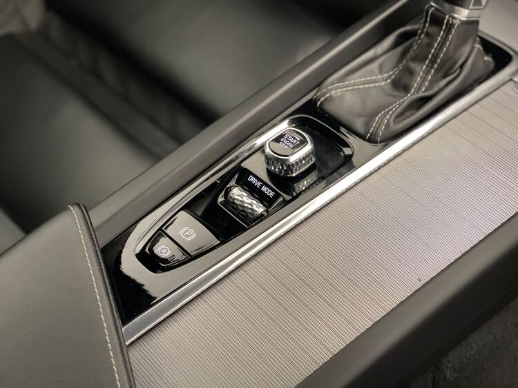 Volvo XC-60 R DESING foto 34