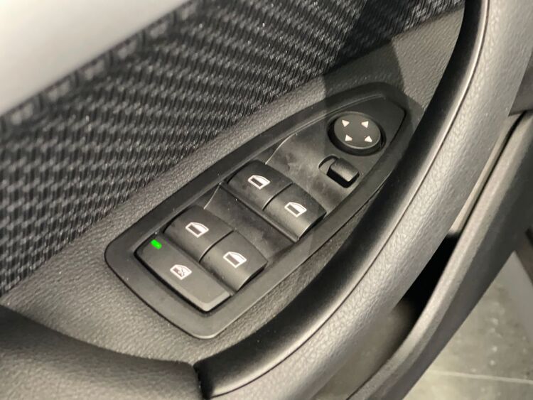 BMW X1 SDRIVE 18D foto 18