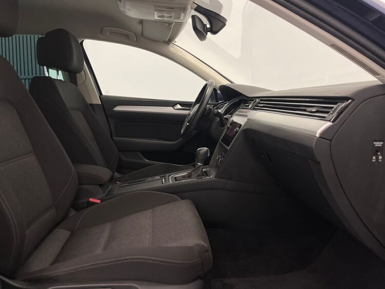 Volkswagen Passat ADVANCE foto 32