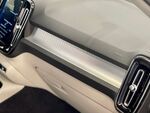 Volvo XC40 MOMENTUM miniatura 35