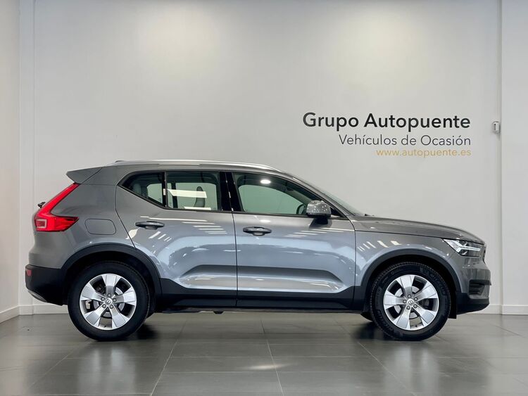Volvo XC40 MOMENTUM foto 3